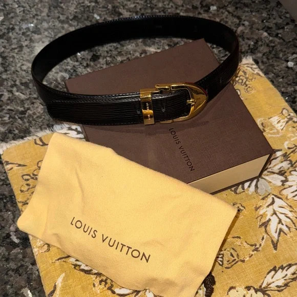 Louis Vuitton EPI LEATHER Belt with Golden Buckle - Picture 2 of 10